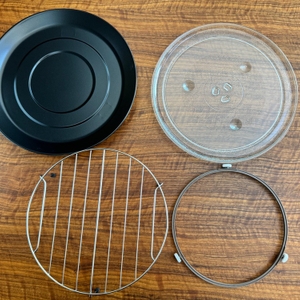 Das Zubehör der Caso MCG30 Chef liegt auf einem Tisch