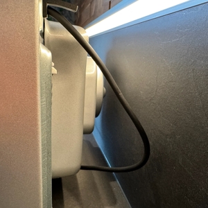 Rückseite der Caso MCG30 mit wenig Abstand zur Wand