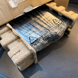 Die Caso Touch 2000 wurde zur Hälfte aus ihrem Karton gezogen