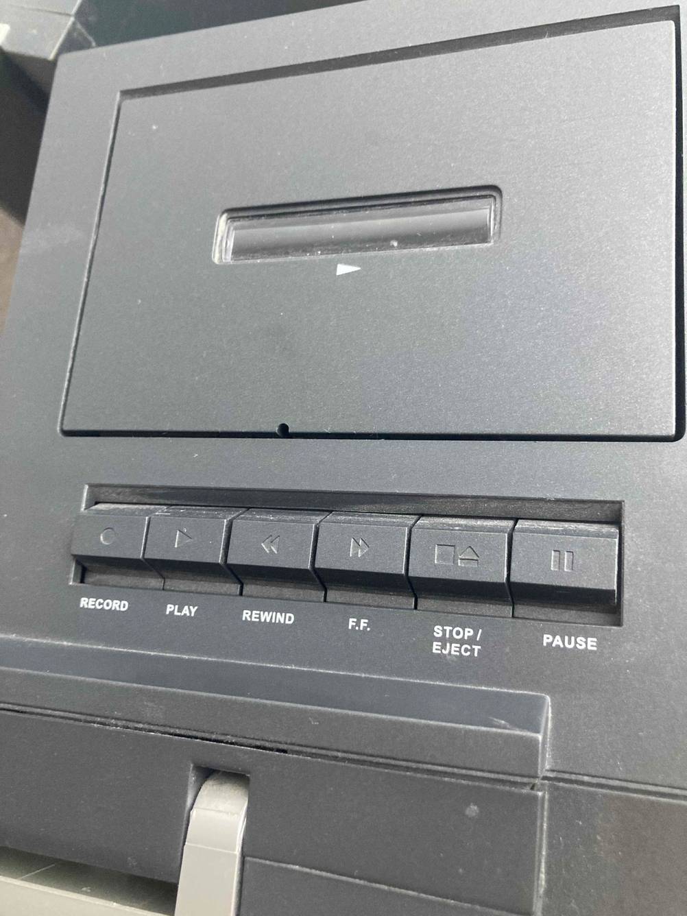 Kassettendeck von einem getesteten CD-Player. 