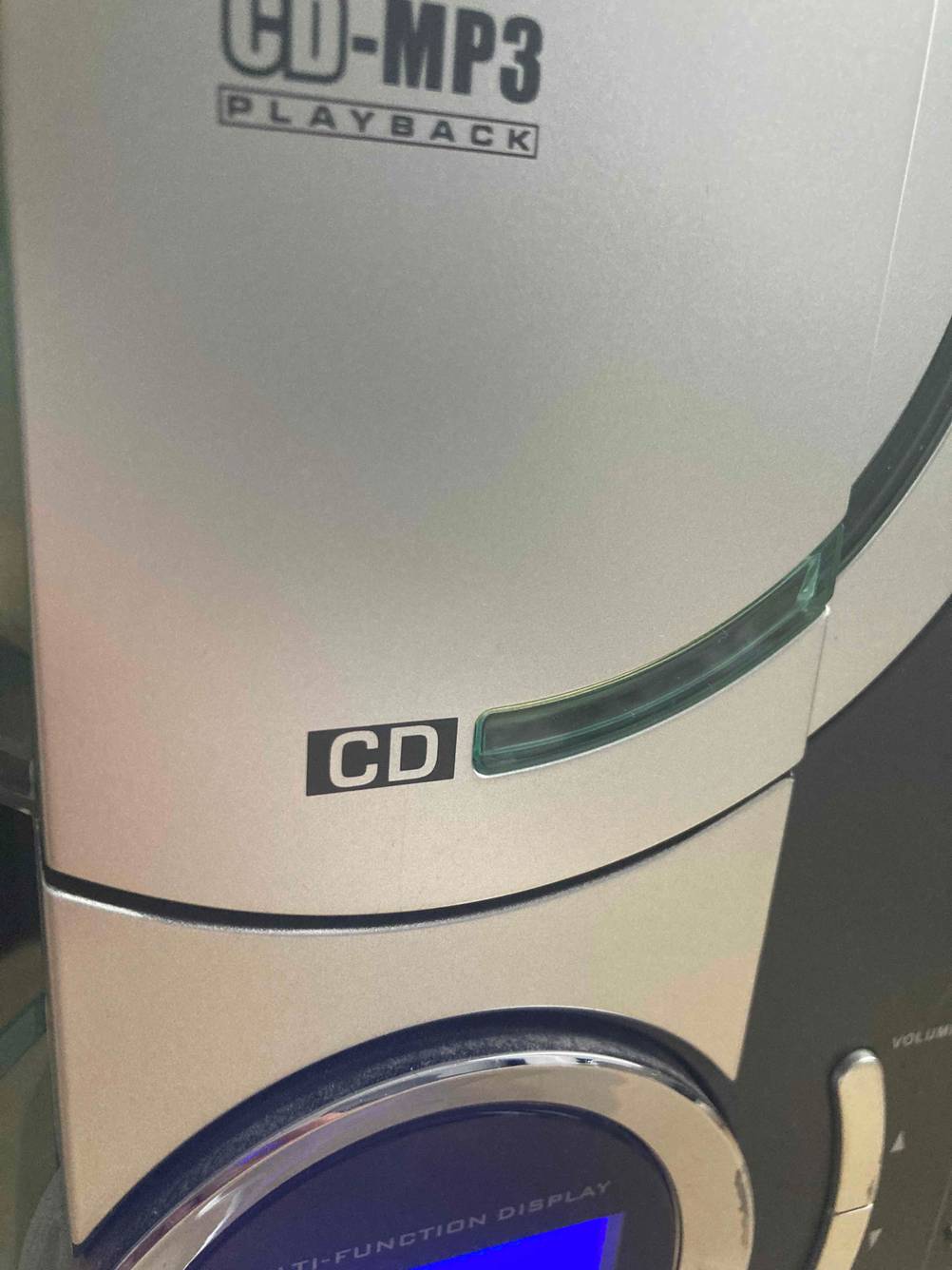 CD-Einlage von einem getesteten CD-Player mit Kassettendeck. 
