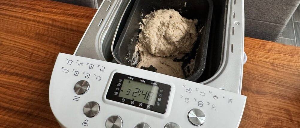 Das Display des Cecotec Bread&Co zeigt 2:48 an