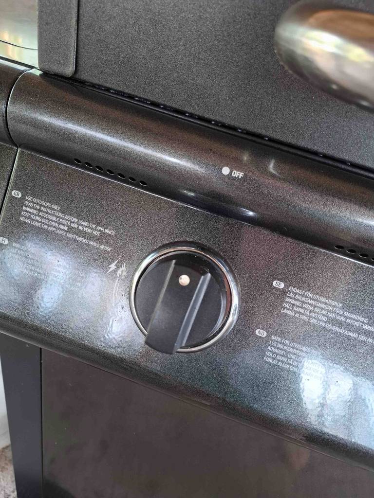 Im Test: Zünder eines Gasgrills bis 300 Euro.