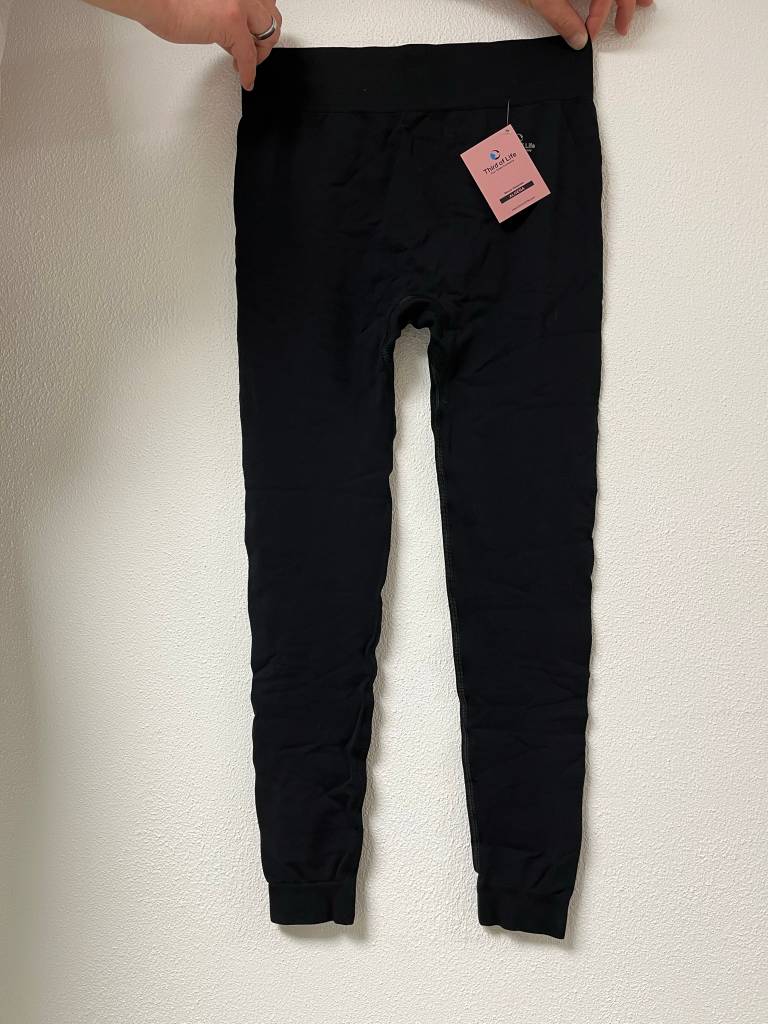 Cellulite-Leggings hängend in Vollansicht.