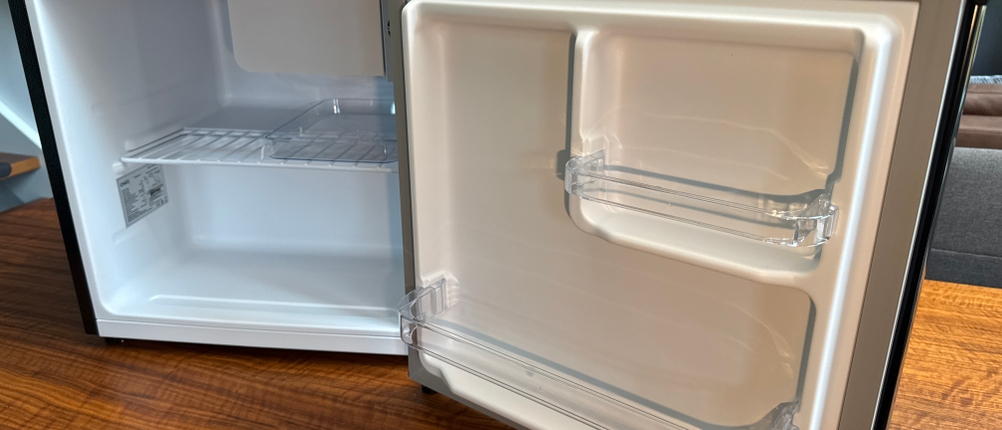 Der Innenraum und die Tür des Chiq ‎CSD46D4E.