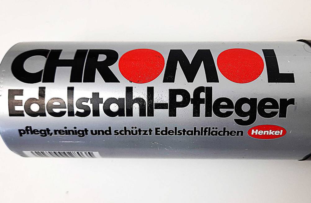 Chrom-Politur im Test: Nahaufnahme der Vorderseite der Verpackung.