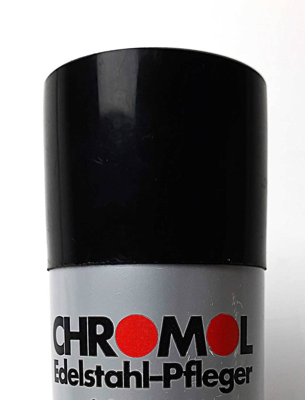 Chrom-Politur getestet: Nahaufnahme des Deckels der Dose.
