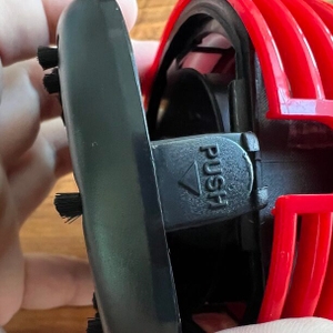 Push-Hinweis zum Öffnen des Cisixin-Mini-Staub-Reinigers.