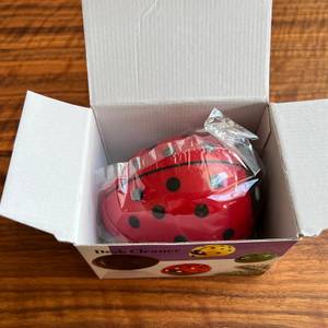 Geöffneter Karton mit Cisixin-Mini-Staub-Reiniger.