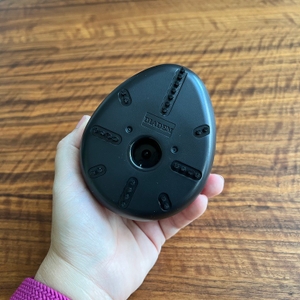 Unterseite mit Bürsten beim Cisixin-Mini-Staub-Reiniger.