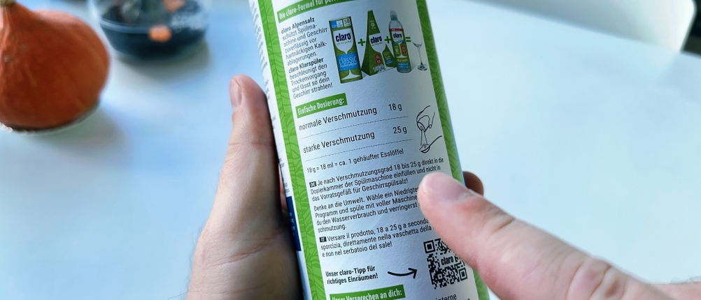 Dosierungsinformationen des Claro-Spülmaschinenpulvers sind auf der Dose aufgedruckt.