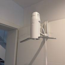 Die Cleanmaxx Pro Kompakt hängt an einer Tür