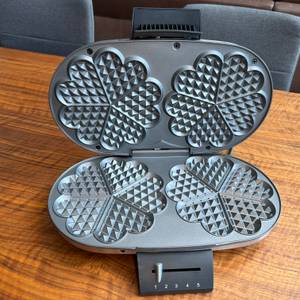 Das Cloer 1329 steht aufgeklappt auf einem Tisch