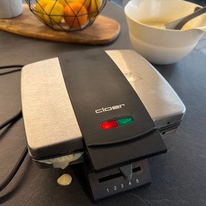 Teig tropft während der Bedienung aus dem Cloer 1445.