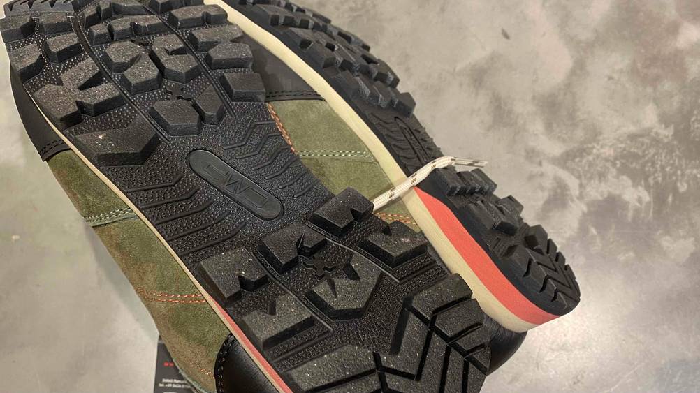 Leichtwanderschuhe unisex getestet: Von einem Paar wird die Sohle gezeigt.