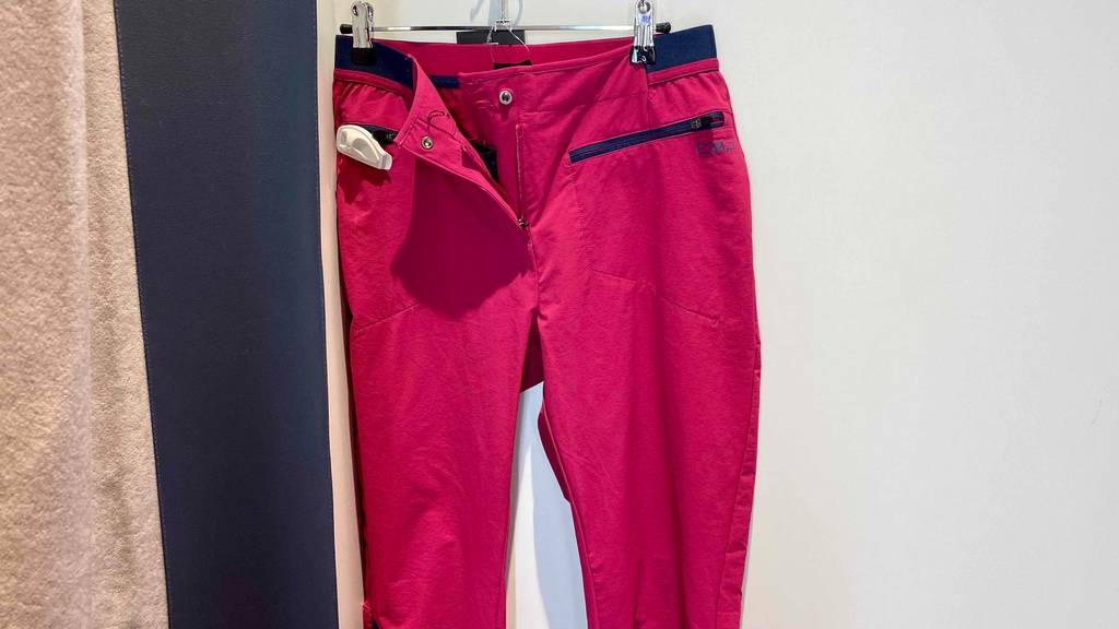 Damen-Wanderhose-Test: Eine Wanderhose von CMP in voller Länge.