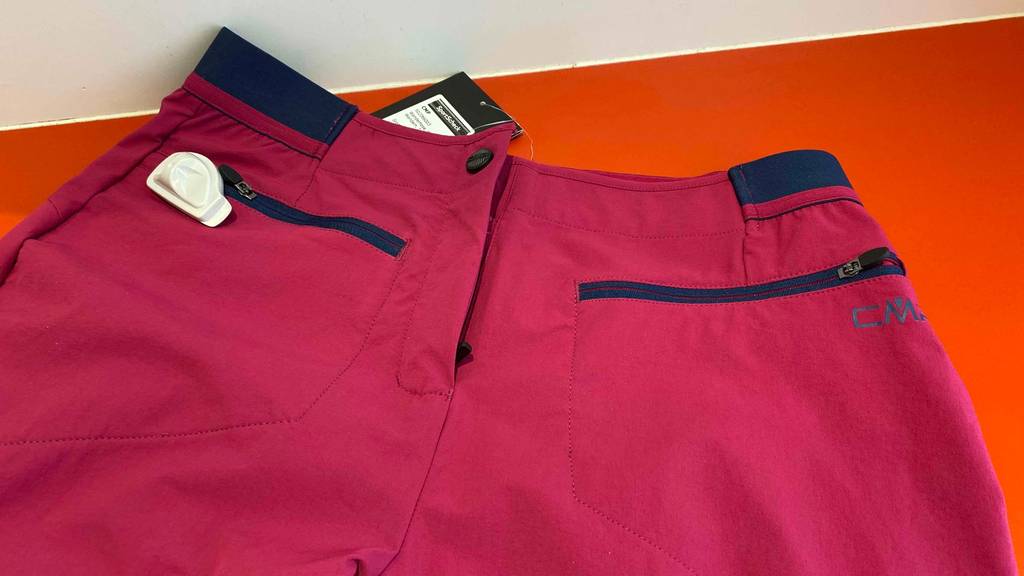 Damen-Wanderhosen-Test: CMP-Wanderhose mit zwei Taschen an der Vorderseite