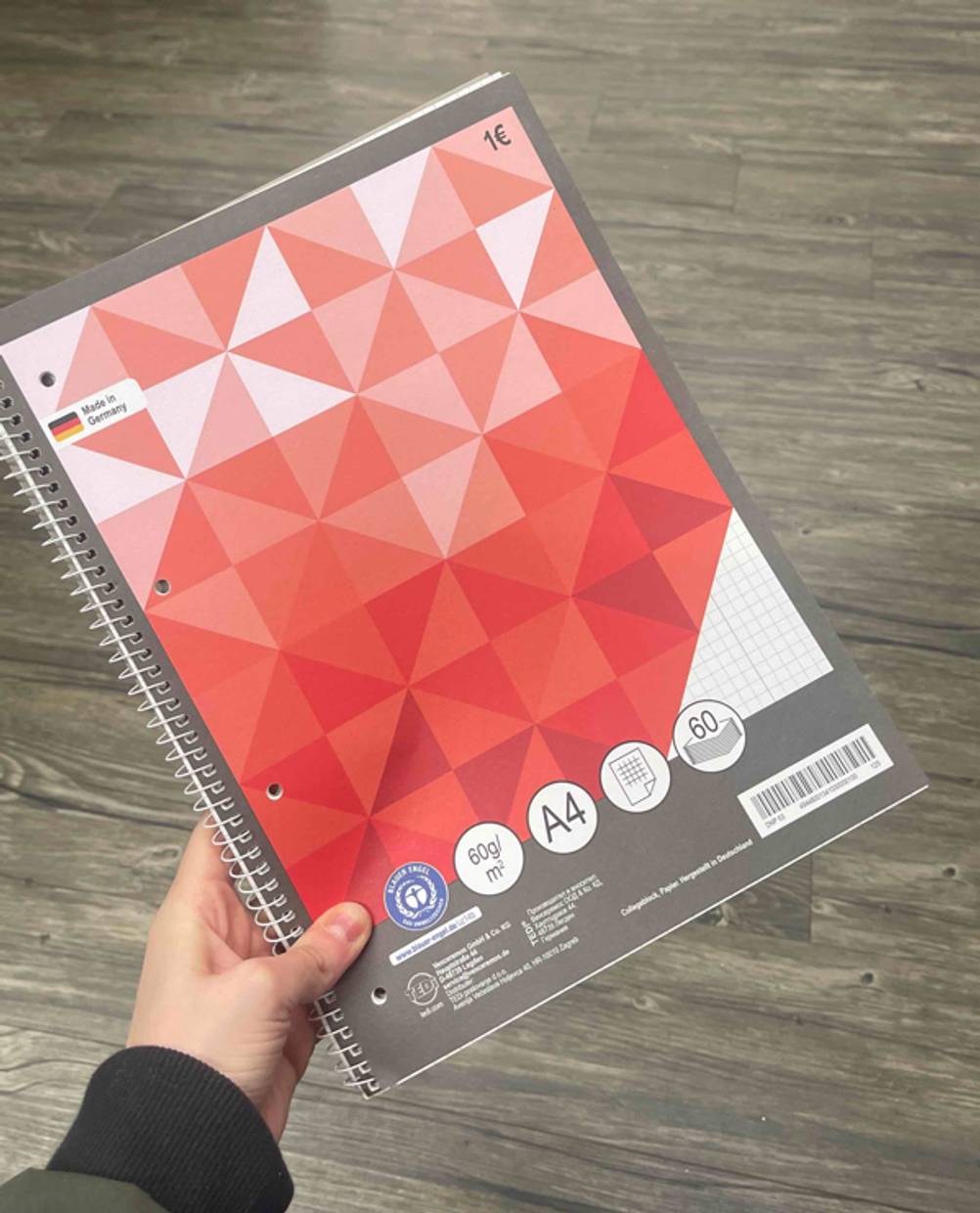 Collegeblock-Test: Auf dem Deckblatt stehen Informationen zum Papier und Linienart.
