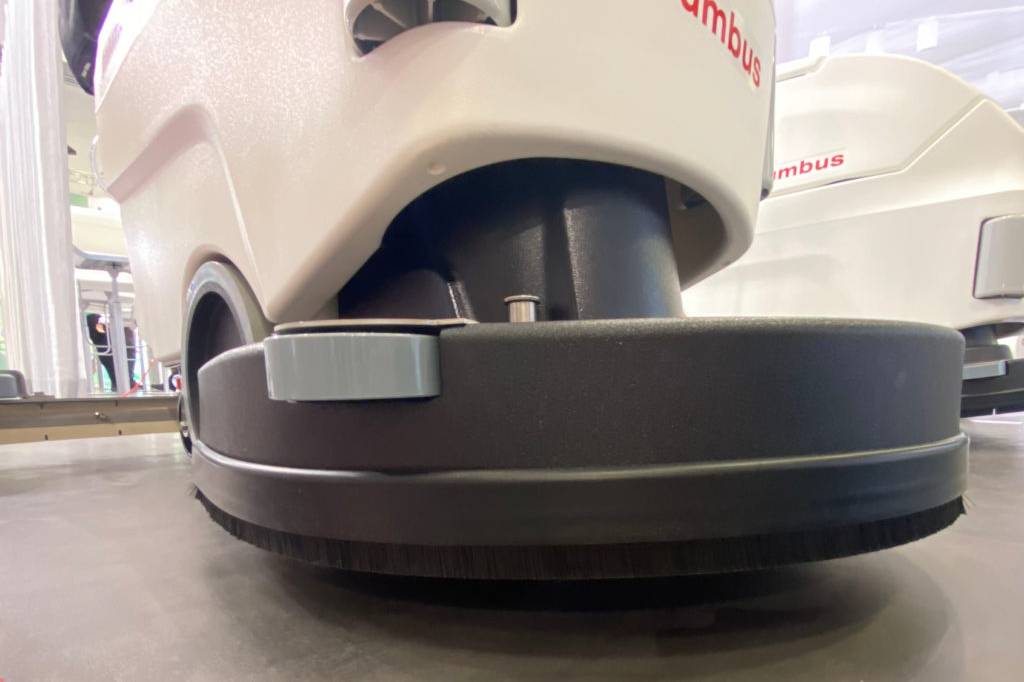 Scheuersaugmaschine-Test: Nahaufnahme Bürsten-Reinigungskopf.