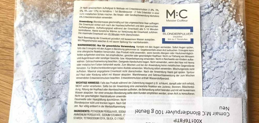 Ansicht der Anwendungsbeschreibung auf einer Verpackung inklusive Blondierpulver im Test.