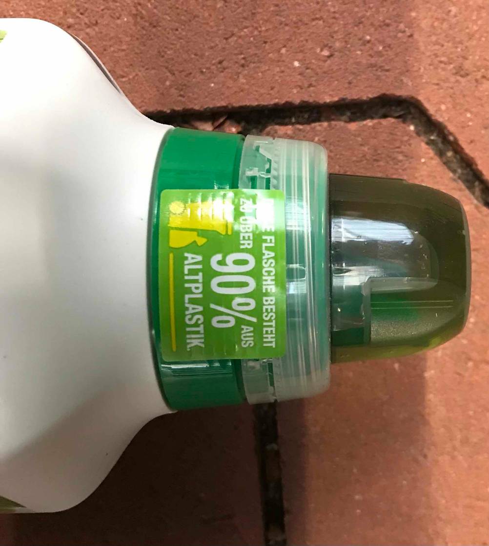 Palmendünger im Test: Detailansicht des Deckels einer Flasche mit Hinweis auf Recycling.