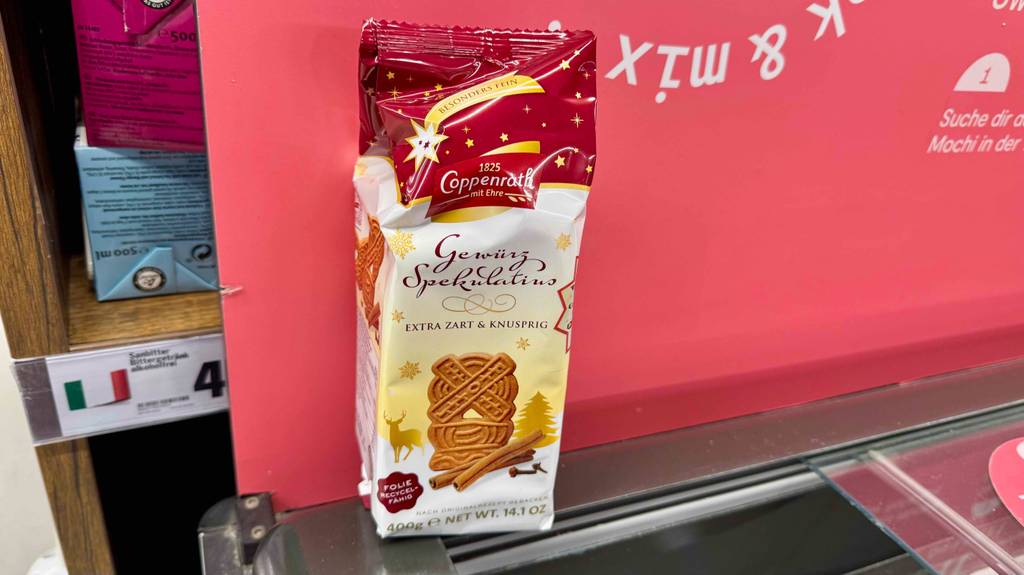 Getestet: Die Spekulatius in einer 400-g-Packung der Firma Coppenrath stehen in einem Verkaufsbereich.