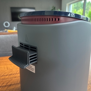 Entlüftungsschlitze auf der Rückseite der Cosori CAF-LI401S.