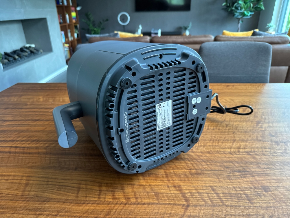 Die Unterseite der Cosori CAF-LI401S.