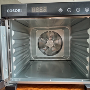 Der Innenraum des Cosori CP267-FD ohne Gitter