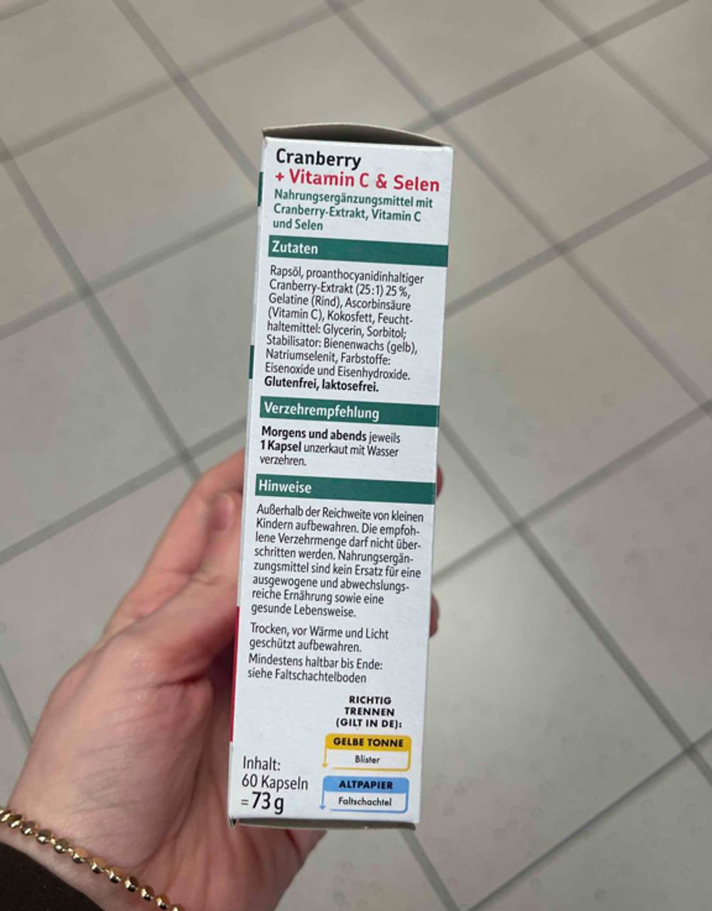 Auf der Packungsseite von Cranberry-Kapseln im Test stehen Anwendungshinweise.