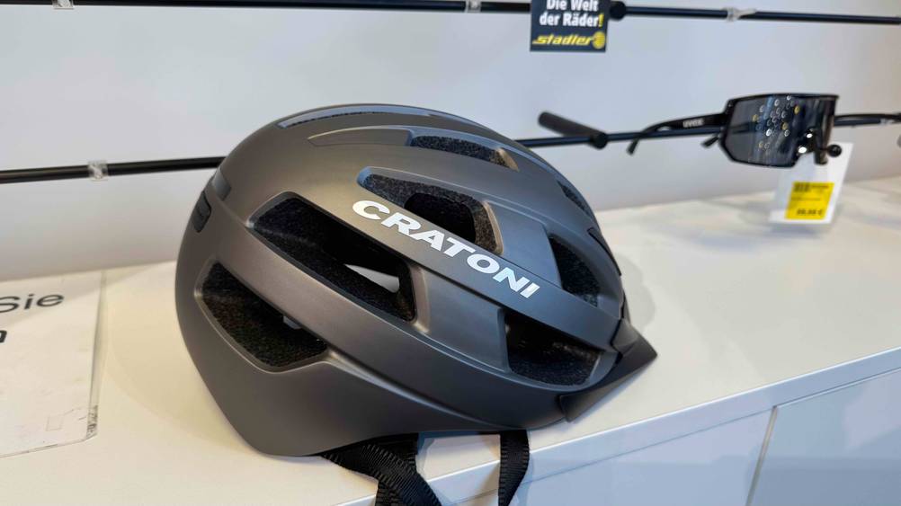 Cratoni-Fahrradhelm im Test: Logo auf der Seite des Helms.