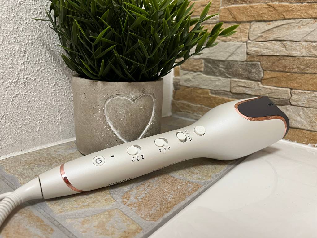 Der Curler StyleCare Prestige BHB878/00 von Philips ist einfach zu bedienen.