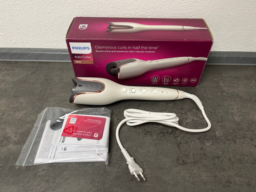 Optimal für langes Haar: Der Curler StyleCare Prestige BHB878/00 von Philips.