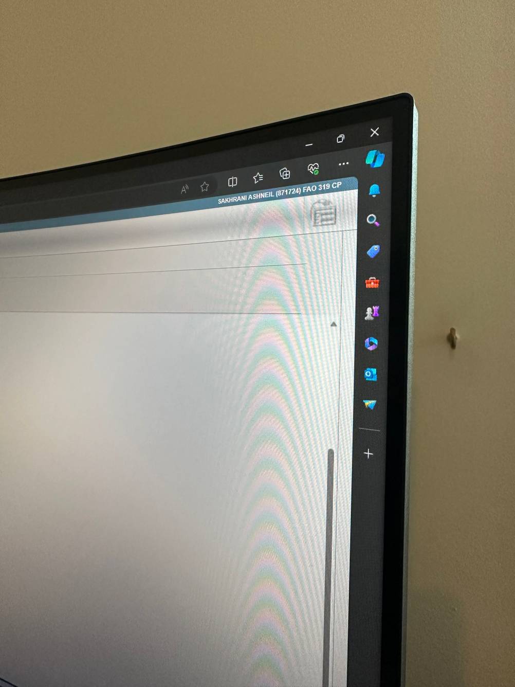 Curved Monitor getestet: Nahaufnahme des Randes des Bildschirmes.