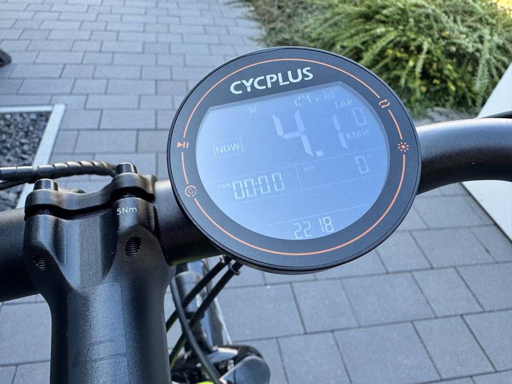 Das Display des Cycplus-M2-Fahrradcomputer zeigt 4,1 km/h an