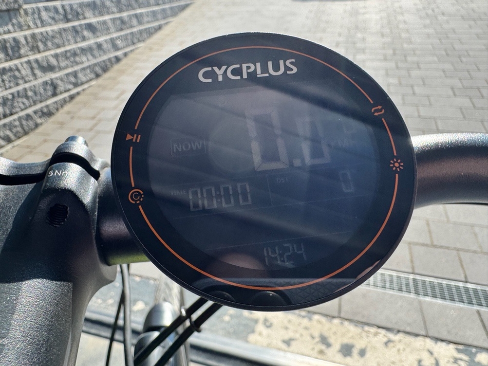 Das Display des Cycplus-M2-Fahrradcomputer zeigt 0 km/h an