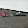 Die Pro Bike Tool BSP-01 liegt auf einer Werkbank. Manometer, Schlauch und Griff sind vollständig sichtbar.