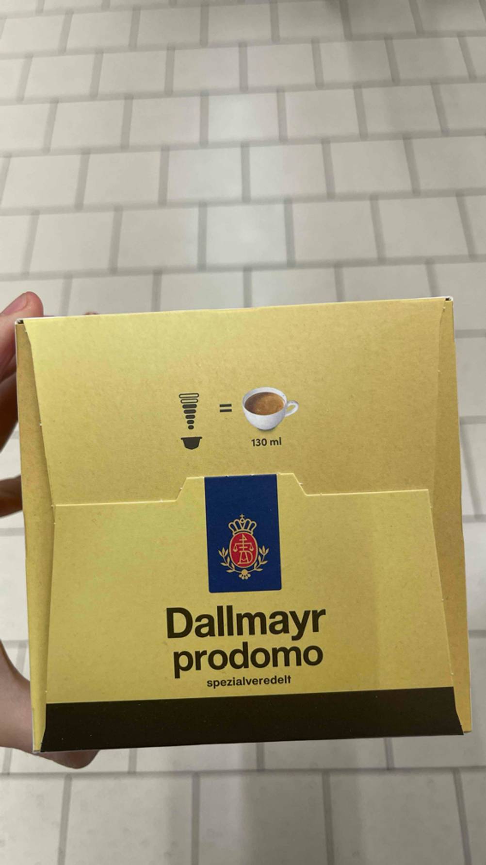 Die getesteten Dallmayr-Kapseln befinden sich in einem goldenen Karton von Dallmayr prodomo.