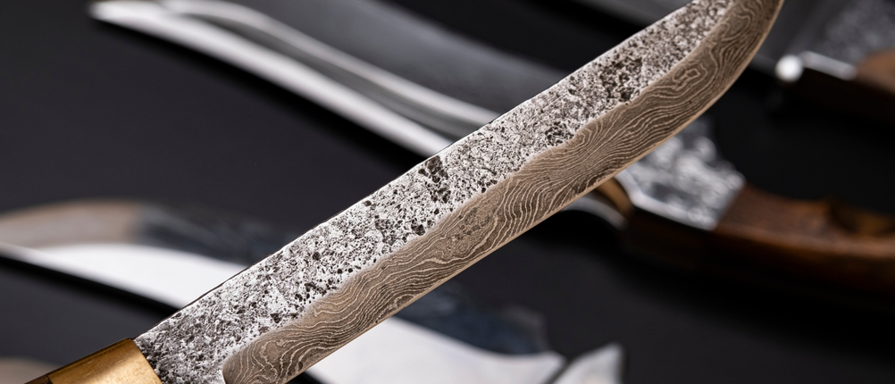 Filetiermesser im Test: Damastmesser-Klinge mit Maserung.