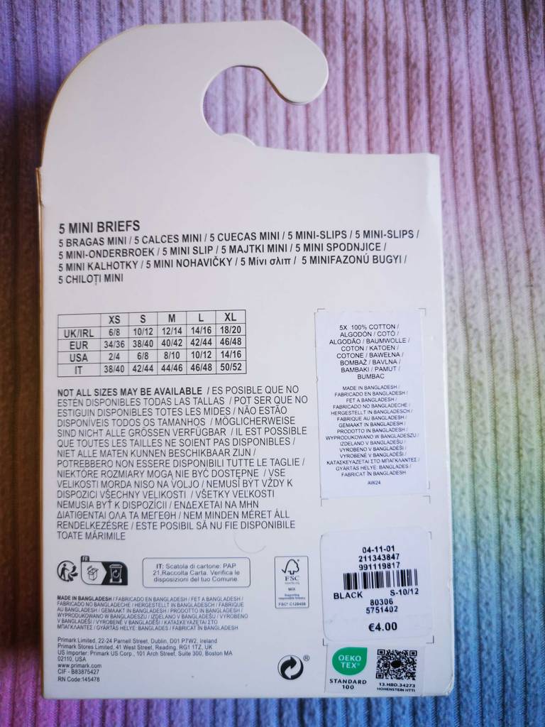 Rückseite einer Verpackung von getesteten Damen-Slips.