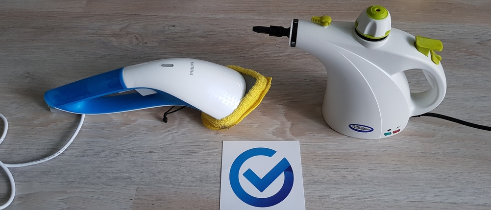 Dampfente und Handdampfer stehen auf dem Boden