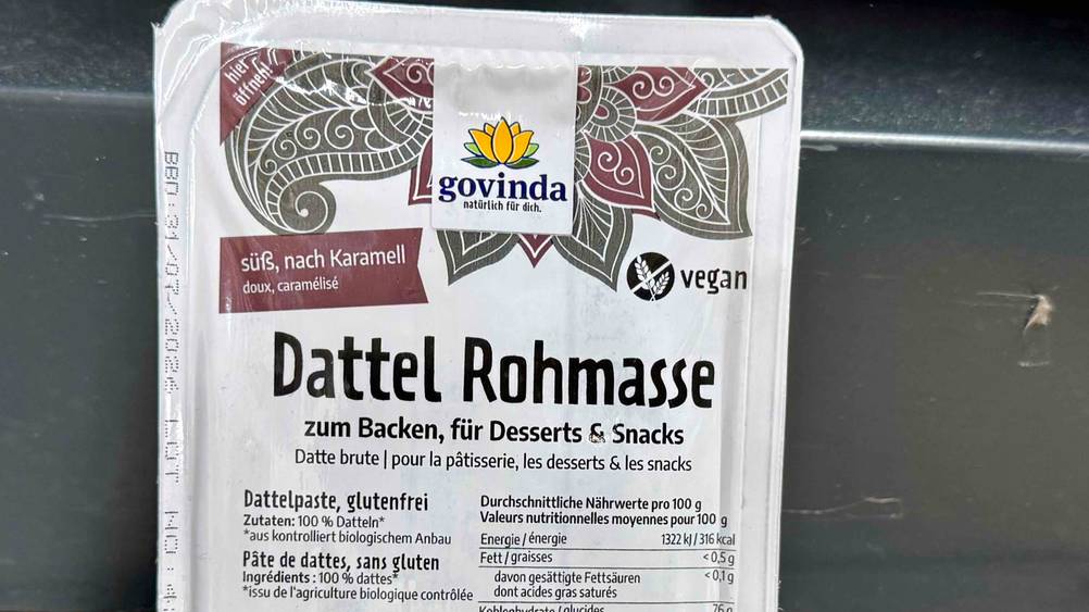 Dattelpaste getestet: Nahaufnahme der Verpackung mit Logo und Artikelbezeichnung.