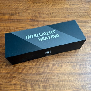 Der Karton der Day Wolf DW67EL liegt auf einem Tisch