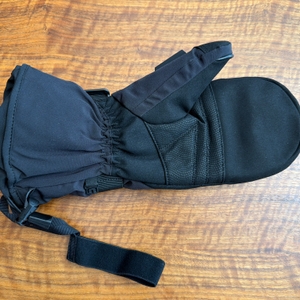 Ein Day Wolf DW67EL liegt auf einem Tisch