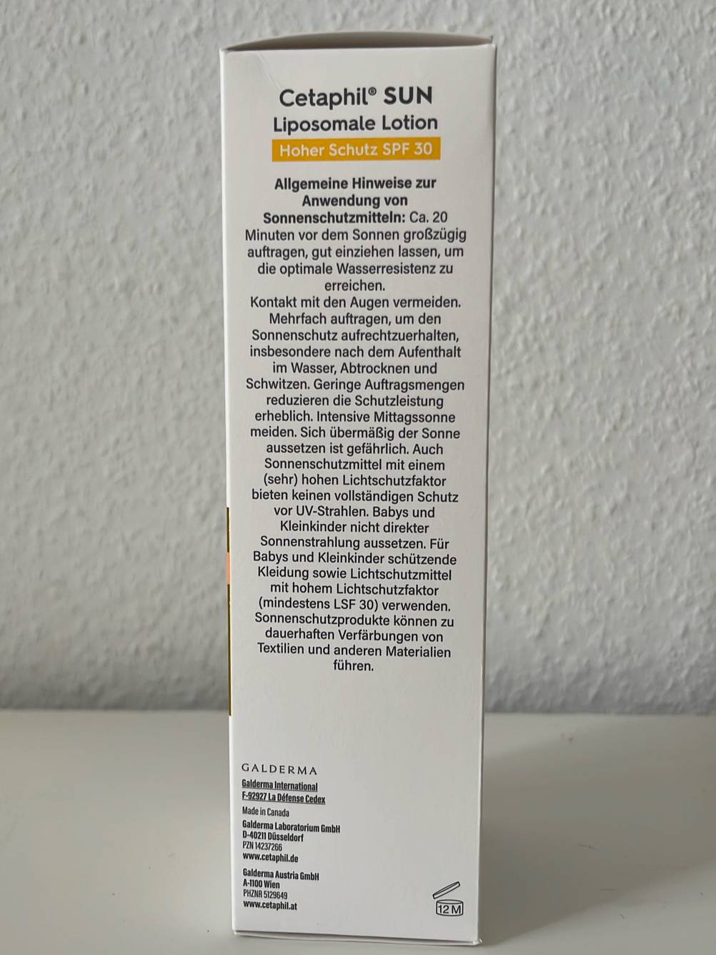 Seitenansicht der Verpackung einer getesteten Daylong-Sonnencreme.