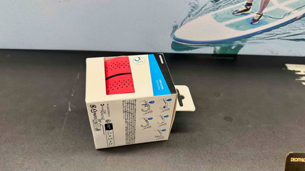Auf der Seite der Kartonverpackung eines getesteten Lenkerbands stehen bebilderte Informationen zur Verwendung.