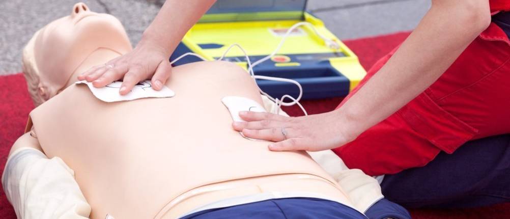 das richtige anbringen von defibrillator elektroden