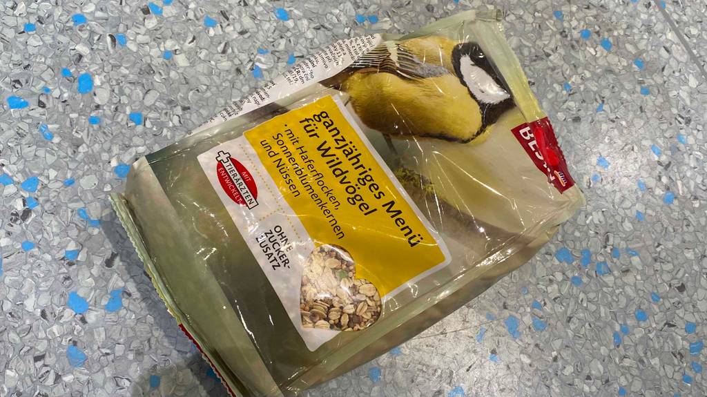 Ein Beutel getestestes Wildvogelfutter von Dein Bestes mit dem Hinweis
