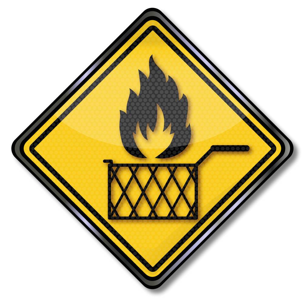 De'Longhi-Fritteusen im Test: Warnschild, das auf die Brandgefahr im Zusammenhang mit Fritteusen hinweist