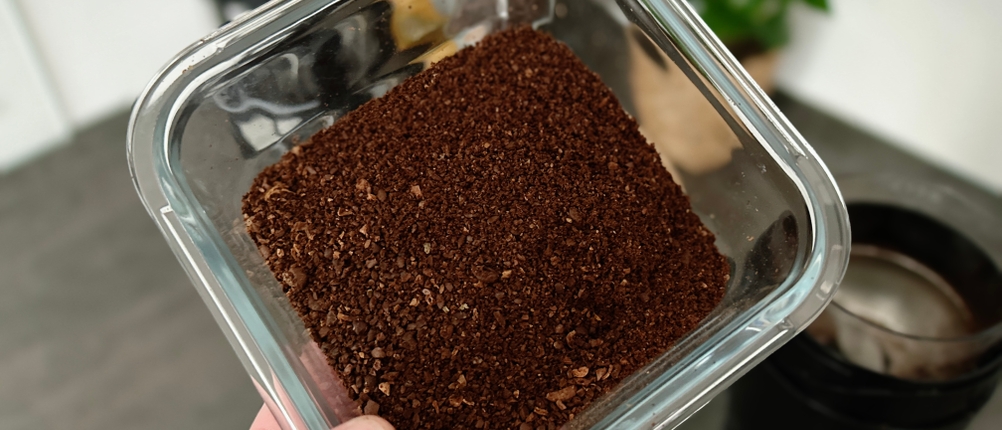 Kaffeemühlen im Test: Die De'Longhi KG210 hat fast perfektes Pulver für eine French Press gemahlen.